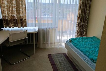 möblierte Zimmer mit Balkon zimmer
