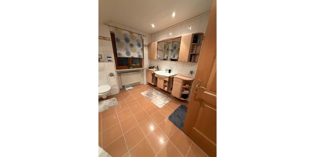 Dachgeschoßwohnung Perkam - 3 Zimmer, 98 m&sup2;, 660&euro; | Angebot:24867410