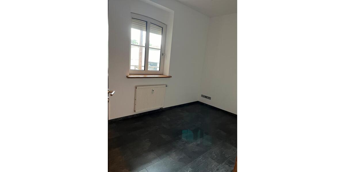 Wohnen auf Zeit Bruchsal - 4 Zimmer, 160 m&sup2;, 495&euro; | Angebot:25088463
