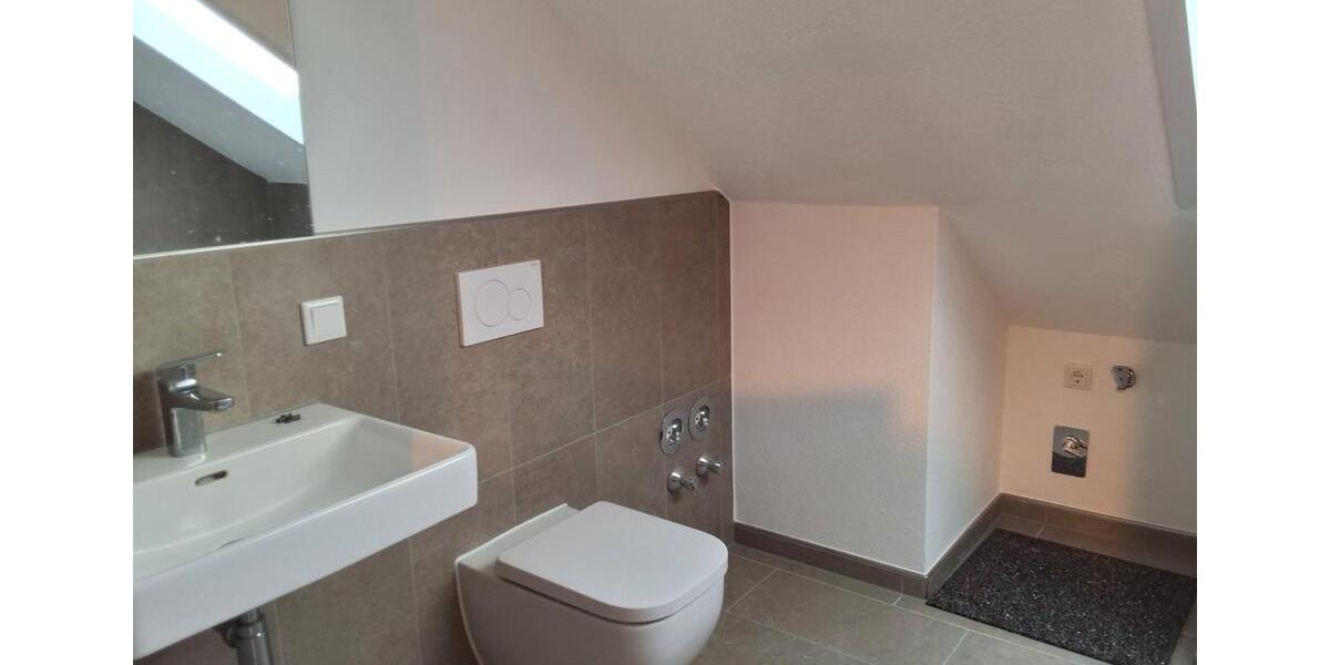 Dachgeschoßwohnung Burgthann - 3 Zimmer, 80 m&sup2;, 700&euro; | Angebot:27594360