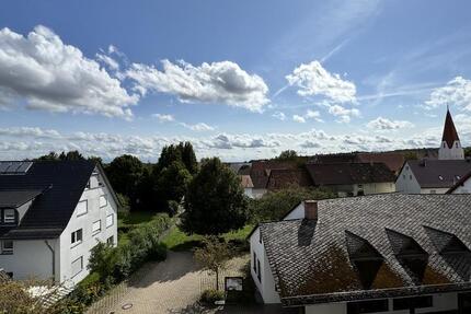 Erstbezug: Großzügige 3 Zimmer Dachgeschosswohnung mit EBK und TG-Stellplatz in Ulm-Lehr! 3 zimmer