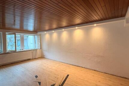 Attraktive, frisch renovierte 3-Zimmer-Wohnung in zentraler Lage zimmer