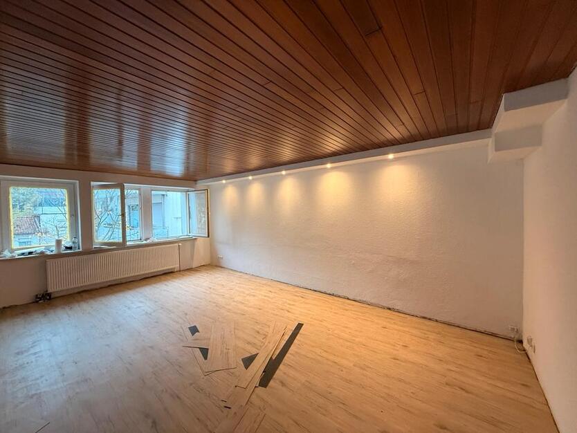 Attraktive, frisch renovierte 3-Zimmer-Wohnung in zentraler Lage zimmer