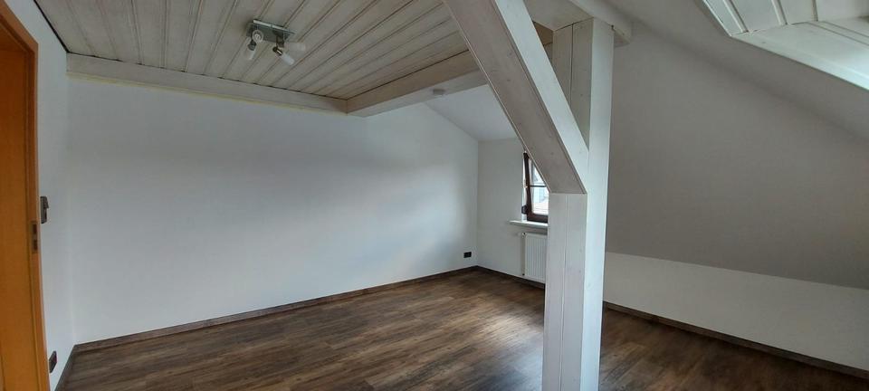 Dachgeschoßwohnung Altenstadt - 3 Zimmer, 100 m&sup2;, 1.000&euro; | Angebot:24688058