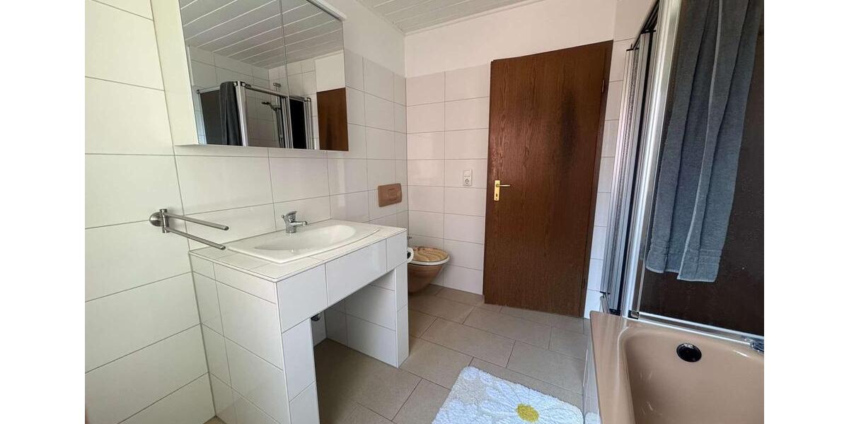 Erdgeschoßwohnung Weidhausen bei Coburg - 3.5 Zimmer, 115 m&sup2;, 850&euro; | Angebot:25841288