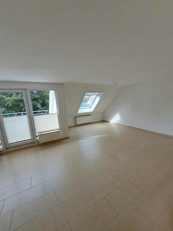 Wunderschöne 3-Raum-Maisonette-Wohnung mit ausgebauten Spitzboden ab sofort zu vermieten zimmer