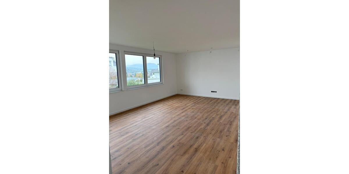 Erdgeschoßwohnung Ofterdingen - 4.5 Zimmer, 150 m&sup2;, 1.800&euro; | Angebot:26201489