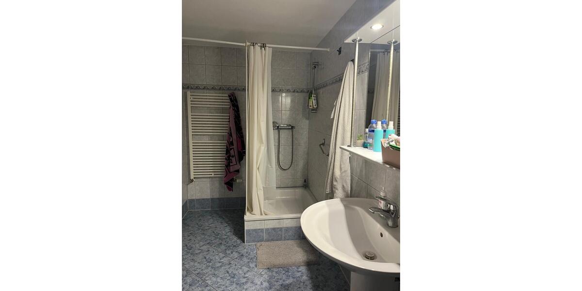 Etagenwohnung Reinsdorf - 2 Zimmer, 57 m&sup2;, 400&euro; | Angebot:26271576