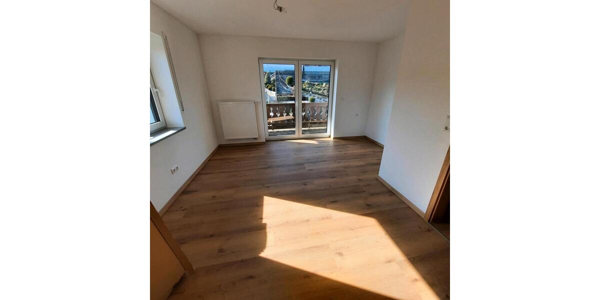 Etagenwohnung Viechtach - 5 Zimmer, 160 m&sup2;, 1.050&euro; | Angebot:26019907