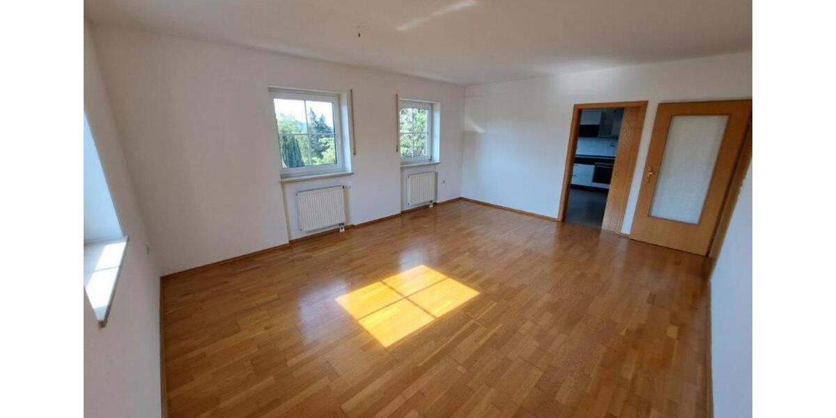 Erdgeschoßwohnung Deggendorf - 3 Zimmer, 84 m&sup2;, 830&euro; | Angebot:25868399