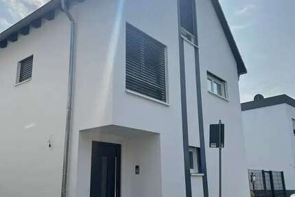 Haus zum Mieten in Weiterstadt 2.500 € 142 m² 5 zimmer