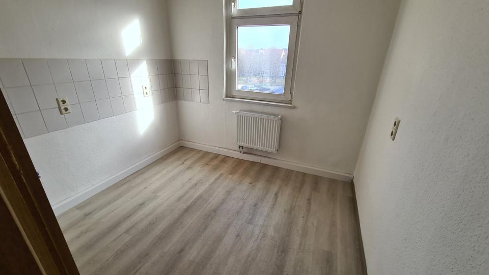 Dachgeschoßwohnung Weißenfels - 3 Zimmer, 56 m&sup2;, 350&euro; | Angebot:24438754