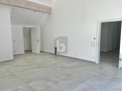 LUXURIÖSE, MODERNE RAUMAUFTEILUNG