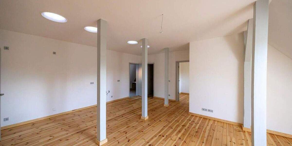 Etagenwohnung Buckow - 4 Zimmer, 106 m&sup2;, 1.279&euro; | Angebot:26149202