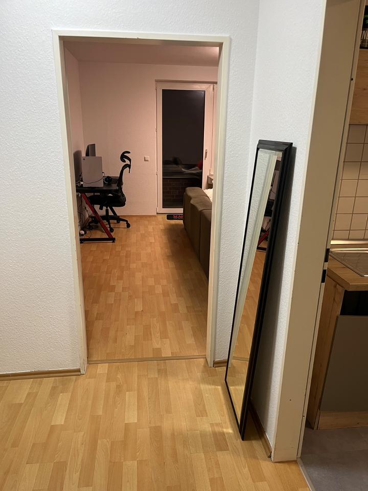 Helle 2 Zimmerwohnung mit Balkon zimmer