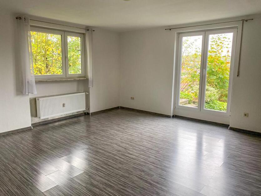 Schöne 1-Zi.-Wohn. WÜ-Versbach – Terrasse, EBK & Stellplatz zimmer