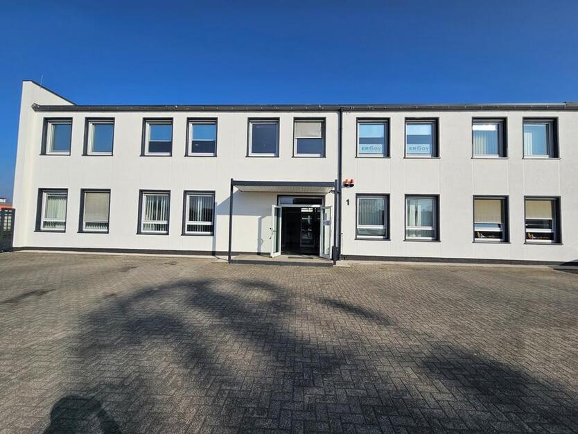 Büro 1.OG R11 zu Vermieten