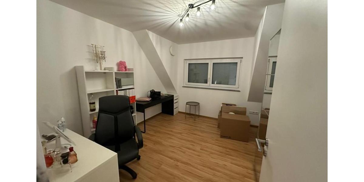 Dachgeschoßwohnung Rödelsee - 4.5 Zimmer, 108 m&sup2;, 950&euro; | Angebot:24338948