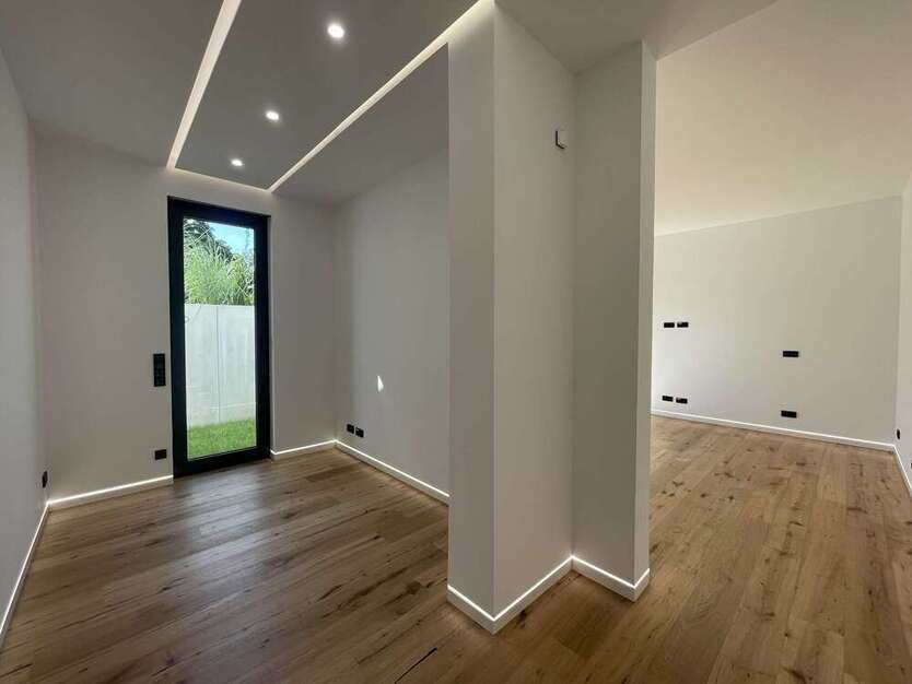 Luxus pur- Hochwertige Wohnung mit Pool, Aufzug und Einbauküche direkt am Zwenkauer See!