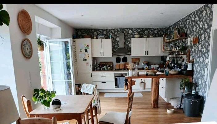 Wohnen auf Zeit Halle - 5 Zimmer, 150 m&sup2;, 600&euro; | Angebot:24868312