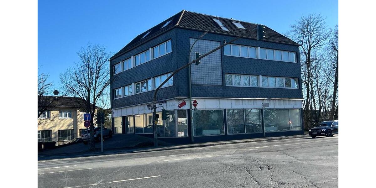 Einzelhandelsfläche mit breiter Schaufensterfront direkt an der Hauptstraße zimmer