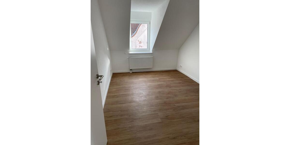 Dachgeschoßwohnung Pirmasens - 6 Zimmer, 138 m&sup2;, 1.200&euro; | Angebot:25395415