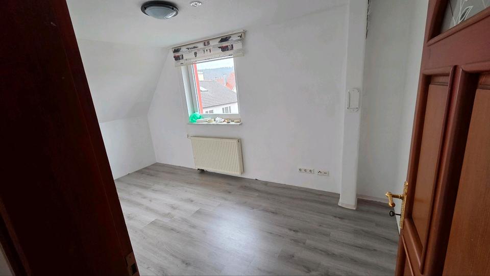 Dachgeschoßwohnung Tuttlingen - 4 Zimmer, 80 m&sup2;, 900&euro; | Angebot:26124263