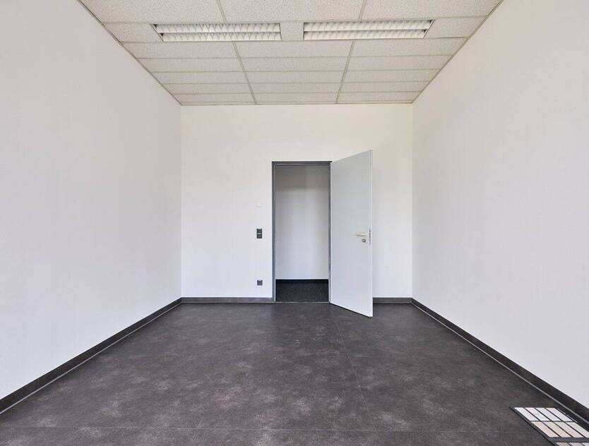 ERSTBEZUG! BÜRO IN NÜRNBERG MIT TEEKÜCHE - SOFORT VERFÜGBAR!* zimmer