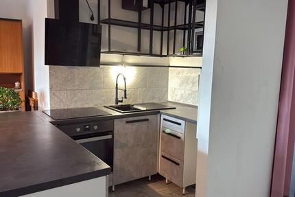 Wohnung: 2 Zimmer, 1 Balkon, hell und sonnig