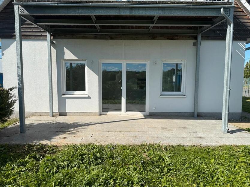 schönes helles Büro, gut gelegen mit Möglichkeit zur Übernachtung