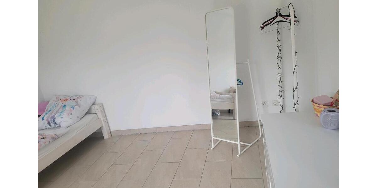 Terrassenwohnung Wiehl - 3 Zimmer, 120 m&sup2;, 1.200&euro; | Angebot:26538387