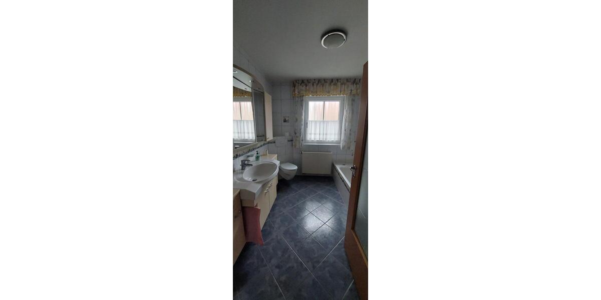 Erdgeschoßwohnung Burgheim - 3 Zimmer, 104 m&sup2;, 850&euro; | Angebot:25648893