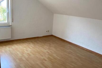 3-Zimmer Dachgeschosswohnung ab 01.12.25 zimmer