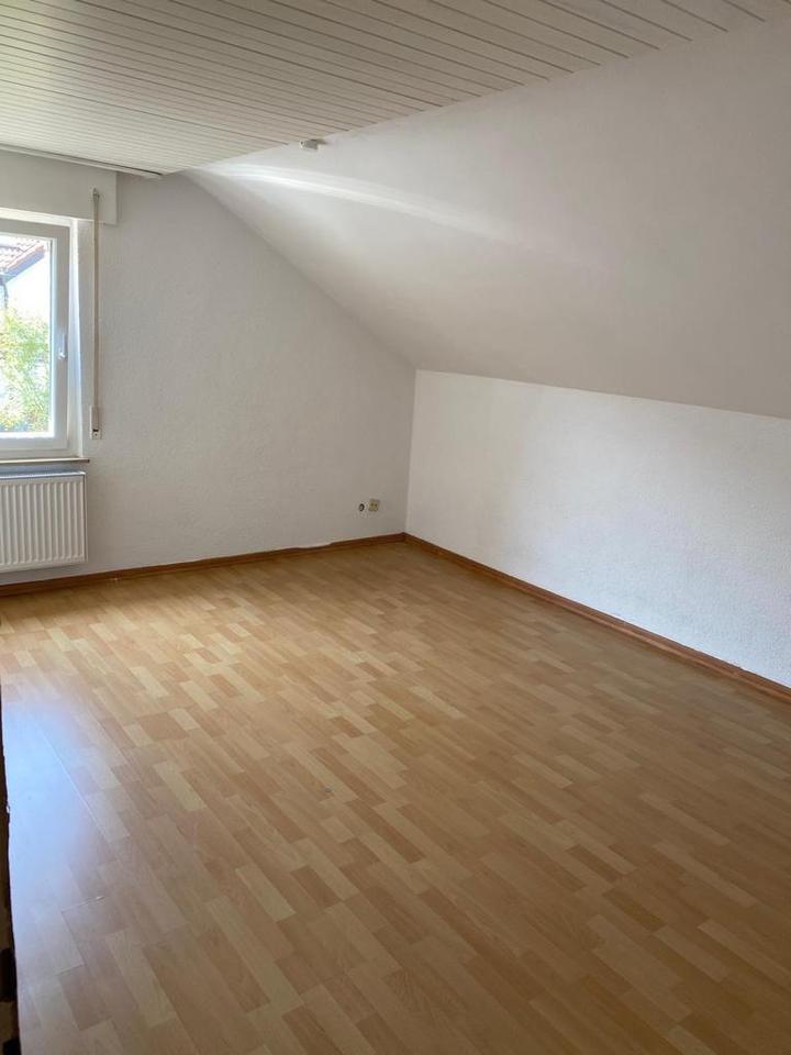 3-Zimmer Dachgeschosswohnung ab 01.12.25 zimmer