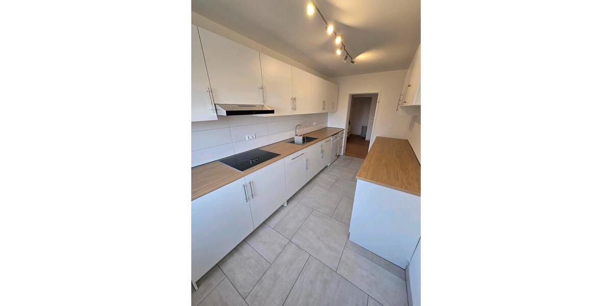 Helle renovierte 3-Zimmer-Wohnung mit Balkon 3 zimmer