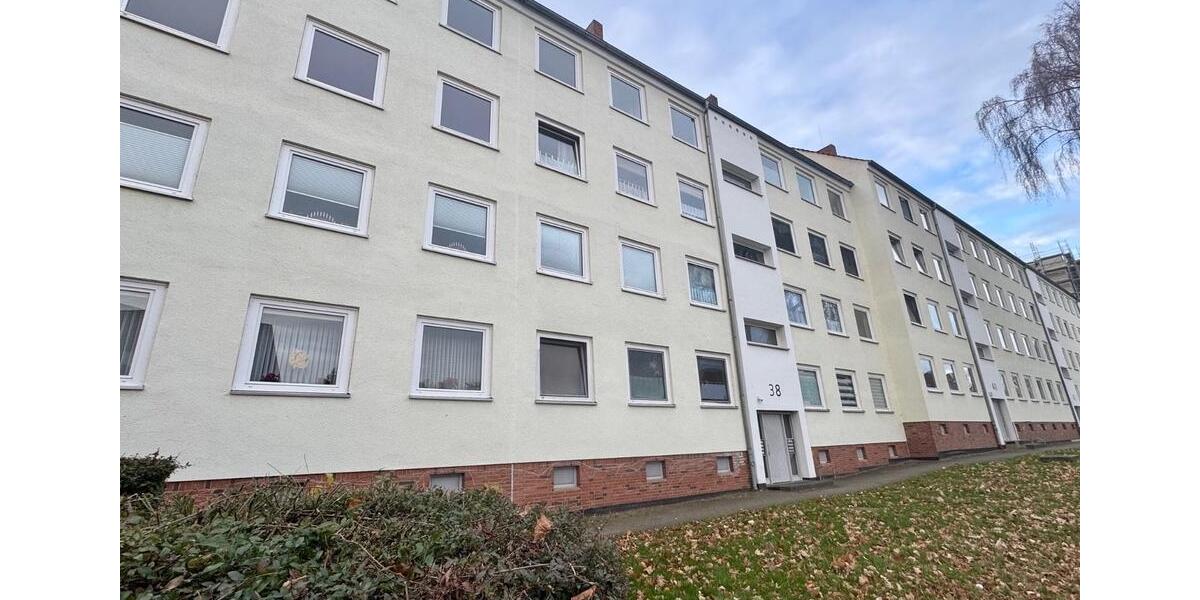 Reichenberger Straße 38, GBH | Charmante 3-Zimmer-Wohnung mit Balkon in zentraler Lage von Gebhardshagen 3 zimmer