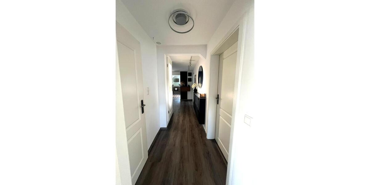 Dachgeschoßwohnung Solingen Mitte - 3 Zimmer, 93 m&sup2;, 1.300&euro; | Angebot:26521883