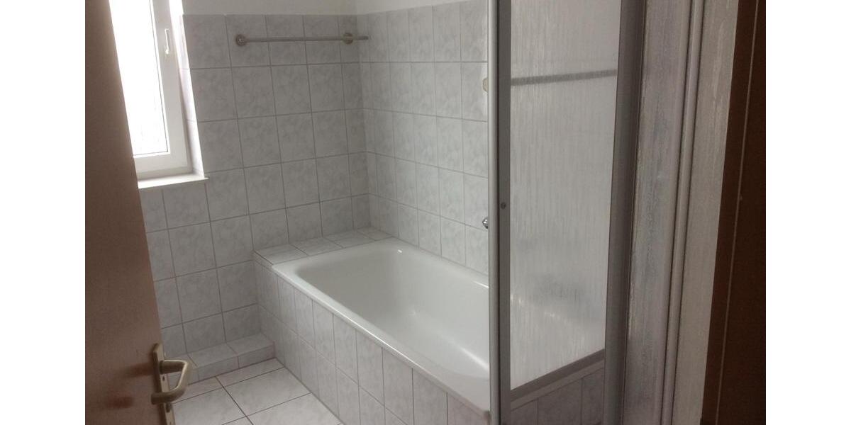 Erdgeschoßwohnung Giesen - 3 Zimmer, 84 m&sup2;, 1.010&euro; | Angebot:24714201