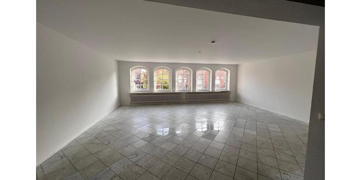 Etagenwohnung Meldorf - 3 Zimmer, 150 m&sup2;, 990&euro; | Angebot:23620212