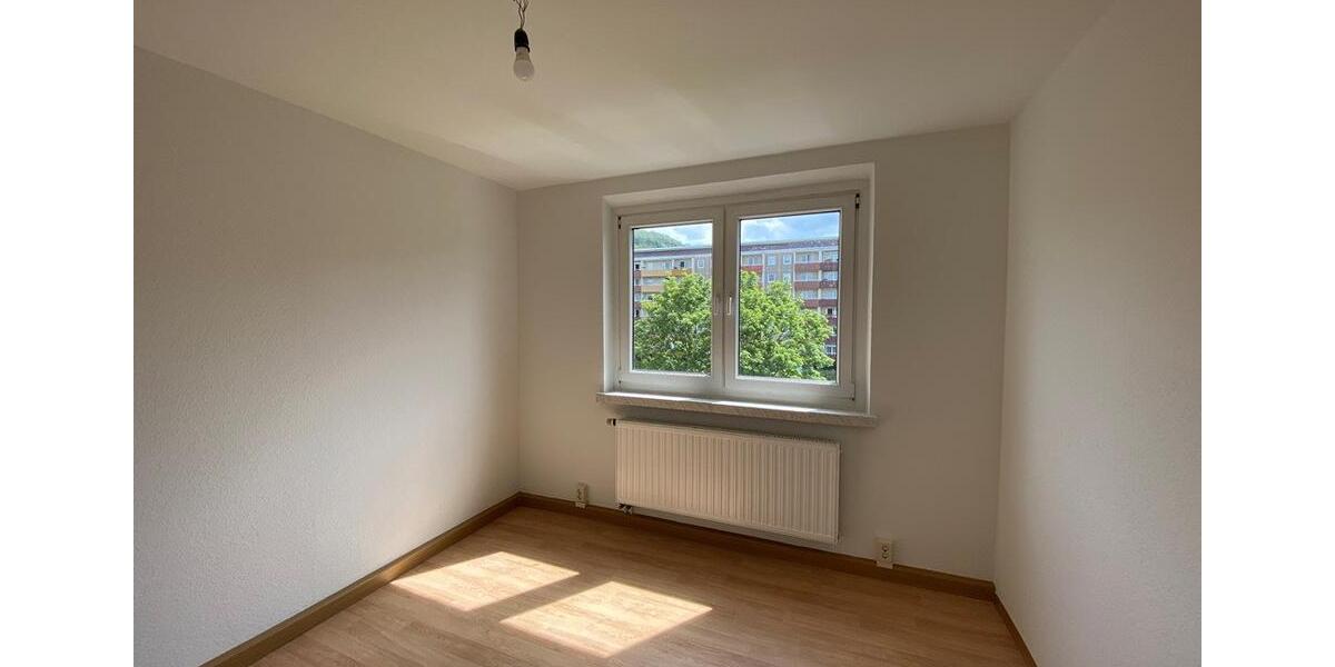 Etagenwohnung Suhl - 4 Zimmer, 65 m&sup2;, 400&euro; | Angebot:26383681