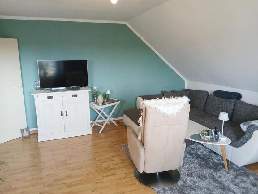 Moderne, geräumige Wohnung mit Balkon am Stadtrand. Einbauküche möglich!