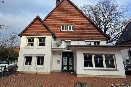 Haus Lage - 12 Zimmer, 220 m&sup2;, 1.300&euro; | Angebot:25180352