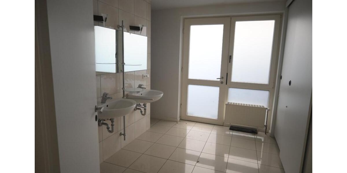 Gewerbeobjekt Münster Gievenbeck - 2 Zimmer, 100 m&sup2;, 1.100&euro; | Angebot:25105330