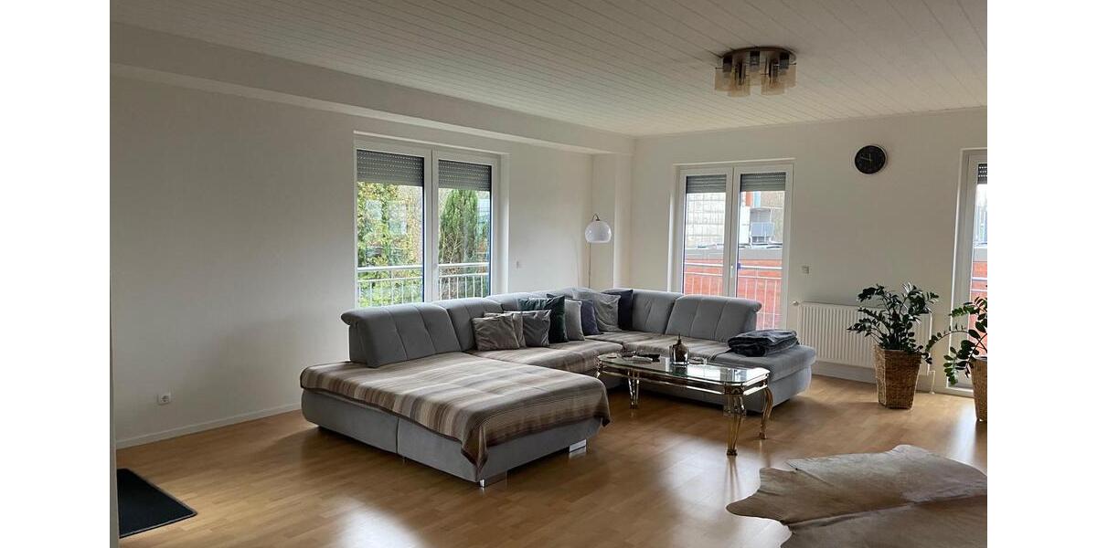 Großzügige 5-Zimmer Wohnung + inkl. Balkon + Vollbad + Gäste WC 5 zimmer