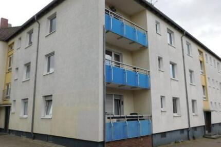 Sehr schöne und großzügig geschnittene 3-Zimmer-Wohnung im 2.OG. saniert mit Balkon in zentraler Lage... 3 zimmer