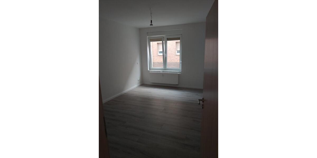 Erdgeschoßwohnung Werdau - 4 Zimmer, 95 m&sup2;, 740&euro; | Angebot:25042195