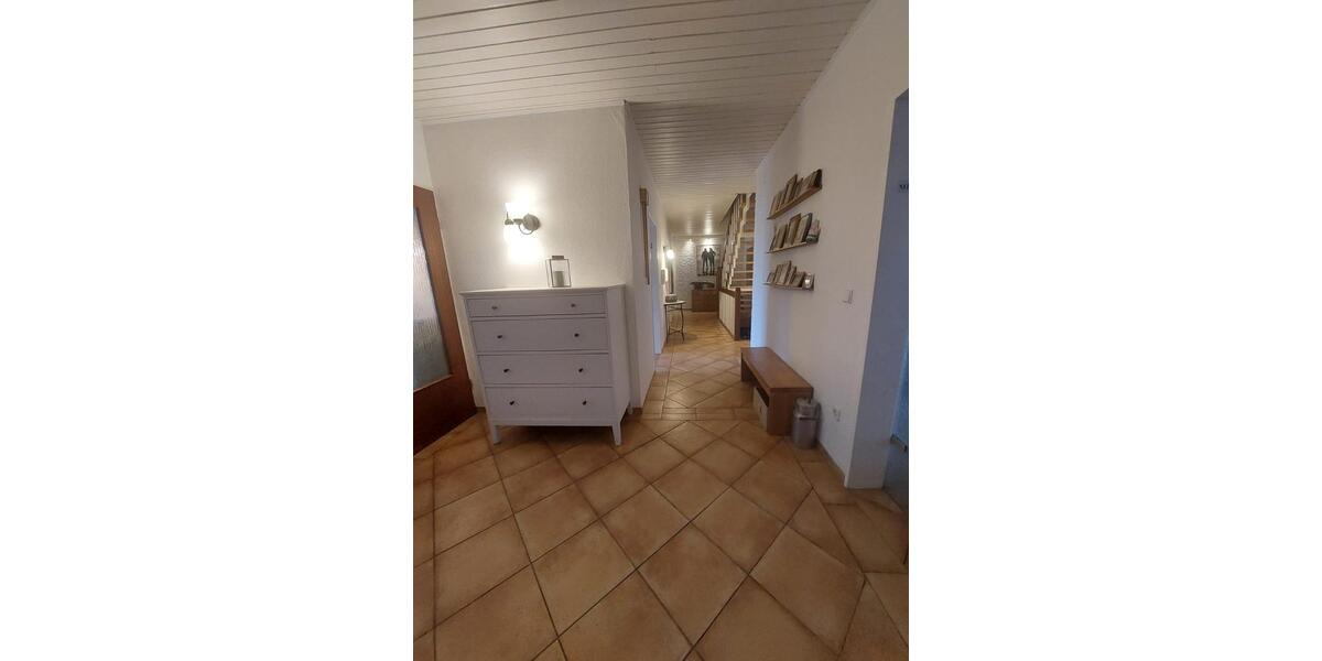 Reihenhaus Hünxe - 6.5 Zimmer, 250 m&sup2;, 2.450&euro; | Angebot:25129233