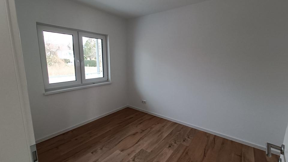 Etagenwohnung Schkeuditz - 4 Zimmer, 102 m&sup2;, 1.050&euro; | Angebot:25253511
