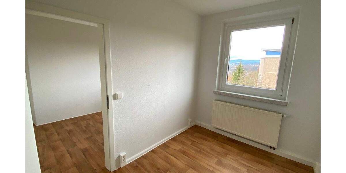 Etagenwohnung Suhl Neundorf - 4 Zimmer, 64 m&sup2;, 400&euro; | Angebot:25268282