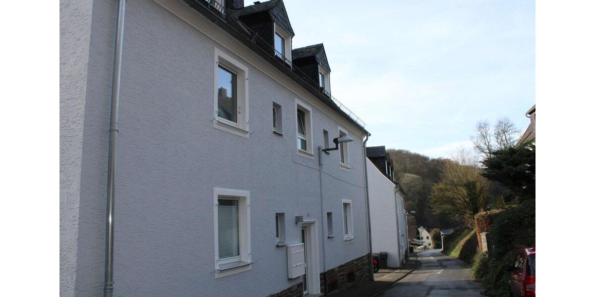 Halsknopf 20, hübsche 4 ZKB Wohnung im DG zimmer